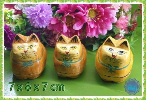 3 Papier-mâché Cats