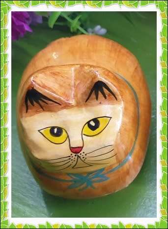 3 Papier-mâché Cats