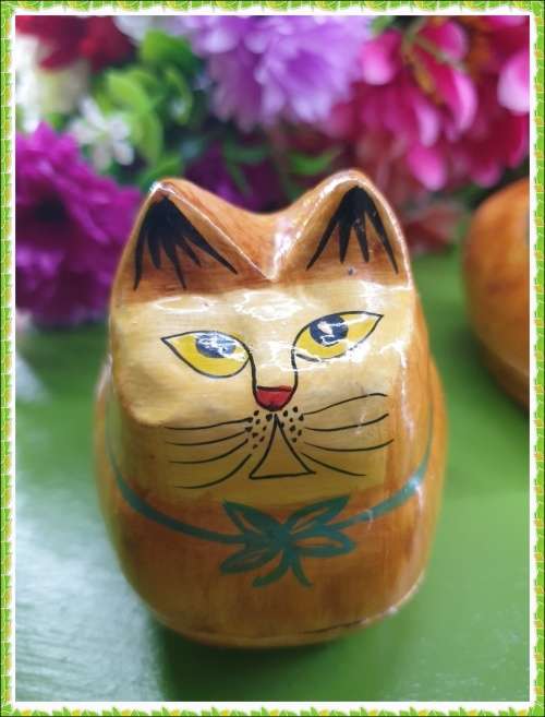 3 Papier-mâché Cats