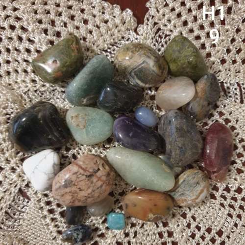 Tumble Stone and Crystals 09