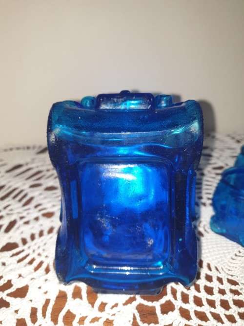 Vintage Blue Glass Car Decanter With Man in Top Hat Stopper and Six Glasses