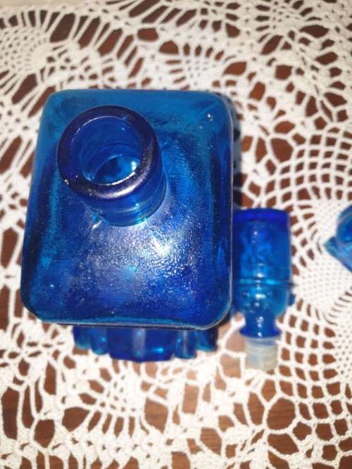 Vintage Blue Glass Car Decanter With Man in Top Hat Stopper and Six Glasses