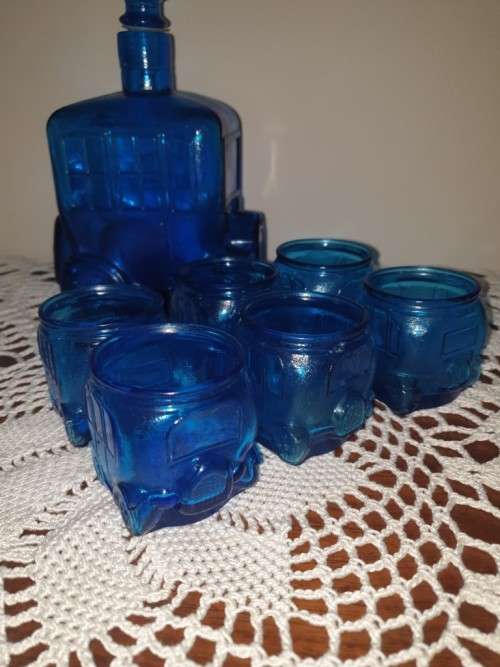 Vintage Blue Glass Car Decanter With Man in Top Hat Stopper and Six Glasses
