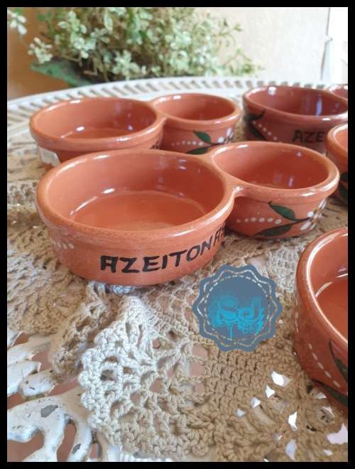 4 Joao Vasco. Vale Olive and Pip dishes and 4 Small Bowls