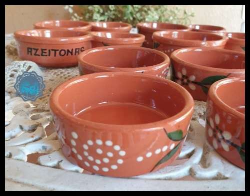 4 Joao Vasco. Vale Olive and Pip dishes and 4 Small Bowls