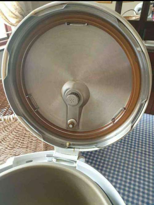Russell hobbs pressure cooker