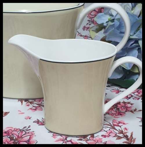Boardmans Coffee Pot and Milk Pourer