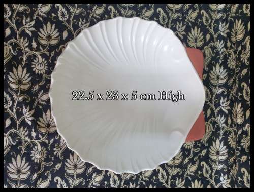 POOLE POTTERY LARGE SCALLOP SHELL SHAPED DISH