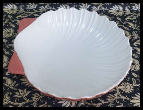POOLE POTTERY LARGE SCALLOP SHELL SHAPED DISH