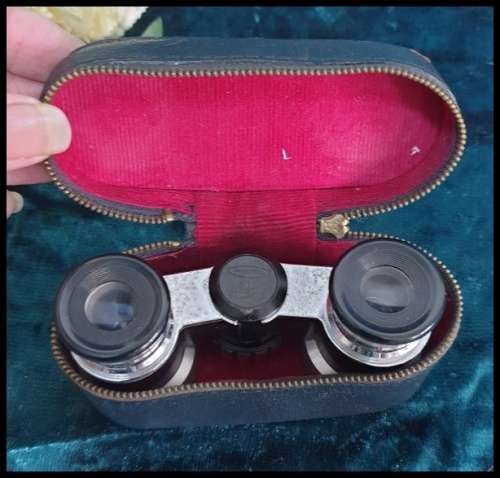 Opera Glasses - Excellent - Vintage in original box  binoculars