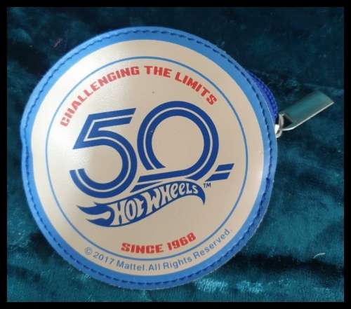Hot Wheels Badge and Pouch