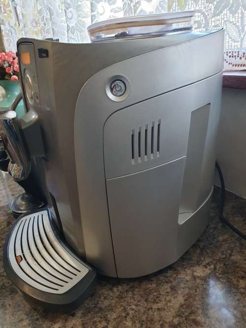 SAECO TALEA RING COFFEE MACHINE     BEAN TO COFFEE MACHINE         Purchase price was R11 299   !!!!
