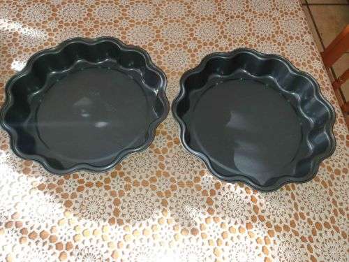 Set of two good quality Teflon coated cake trays