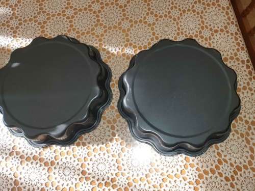 Set of two good quality Teflon coated cake trays