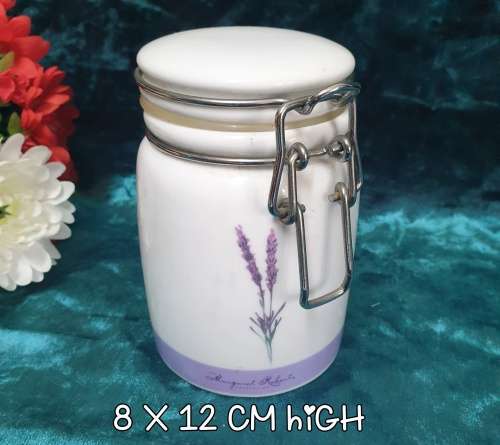 Small Storage Jar for Your Kitchen