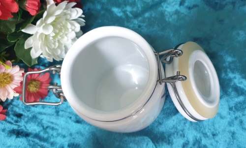 Small Storage Jar for Your Kitchen