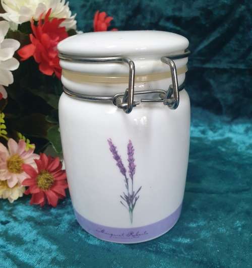Small Storage Jar for Your Kitchen