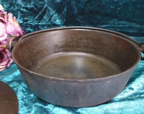 Vintage Cast Iron Pot