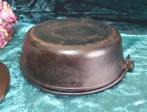 Vintage Cast Iron Pot
