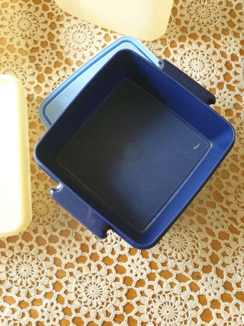 4 Tupperware Items