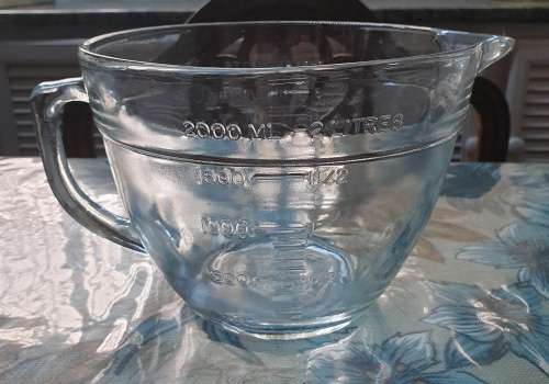 Anchor Hocking fire king 2 l  measuring Jug made in the USA