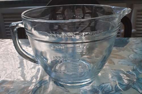 Anchor Hocking fire king 2 l  measuring Jug made in the USA