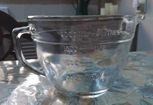 Anchor Hocking fire king 2 l  measuring Jug made in the USA