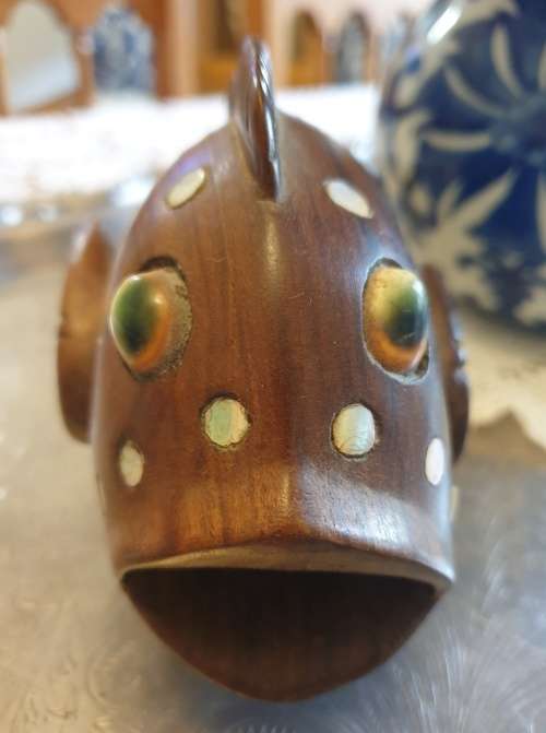 Scarce South Pacific Ethnic Art Trobriand Mother Of Pearl Hand Carved Fish