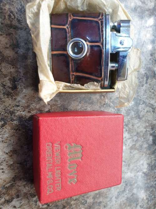 VINTAGE MOVE LIGHTER 1950`S - 1960`S NOVELTY LIGHTER VIEWER