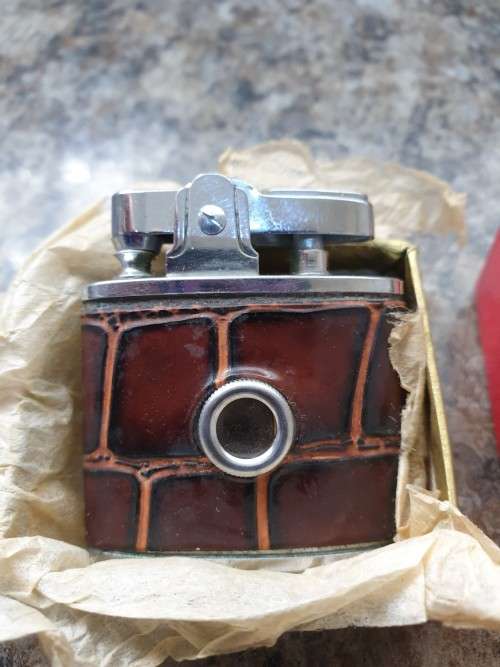 VINTAGE MOVE LIGHTER 1950`S - 1960`S NOVELTY LIGHTER VIEWER