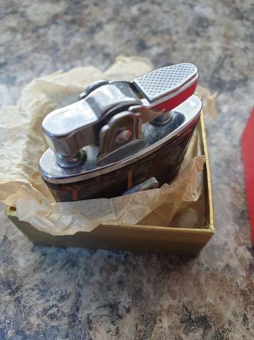 VINTAGE MOVE LIGHTER 1950`S - 1960`S NOVELTY LIGHTER VIEWER