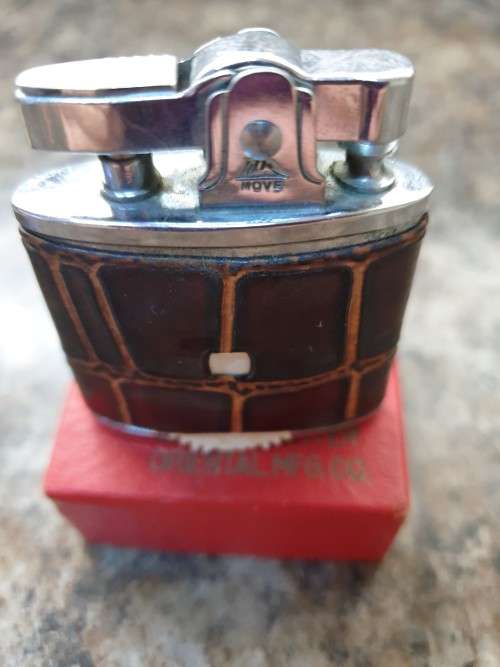 VINTAGE MOVE LIGHTER 1950`S - 1960`S NOVELTY LIGHTER VIEWER