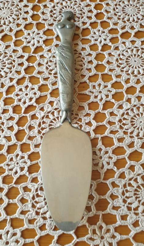 Carrol Boyes CAKE LIFTER  Woman