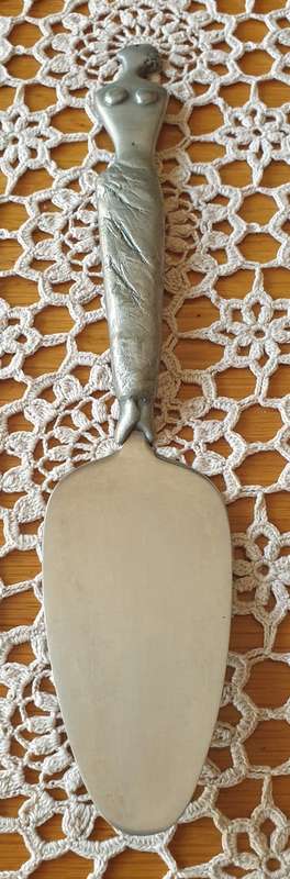 Carrol Boyes CAKE LIFTER  Woman