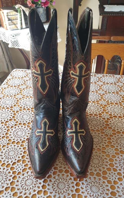 Cowgirl Boots Size 6 Purchased in USA
