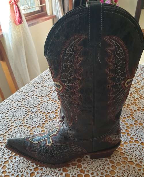 Cowgirl Boots Size 6 Purchased in USA