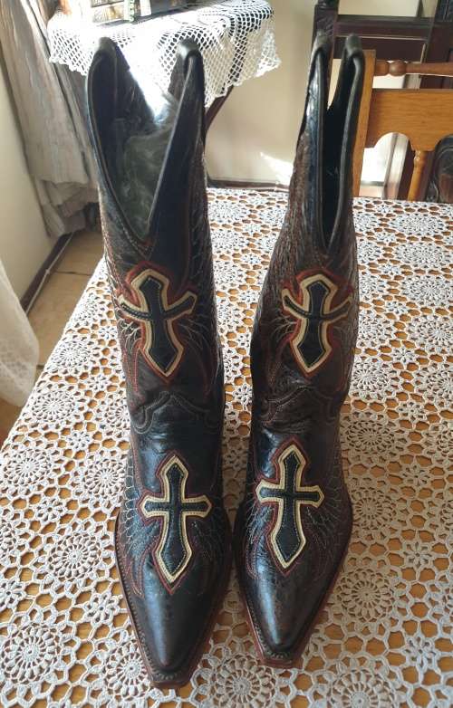 Cowgirl Boots Size 6 Purchased in USA