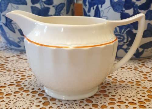 Large VINTAGE JUG FOR YOUR COLLECTION