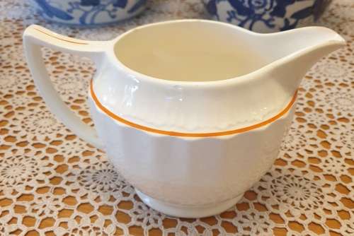 Large VINTAGE JUG FOR YOUR COLLECTION