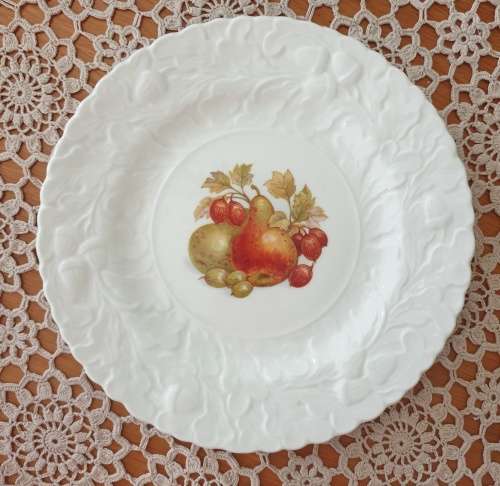 Queens Royal Oak  Embossed Edges England Wall Plate