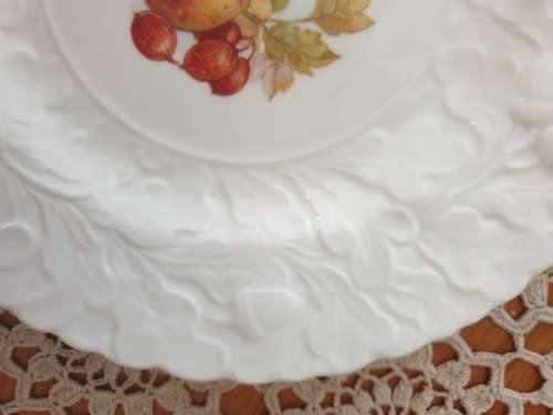 Queens Royal Oak  Embossed Edges England Wall Plate