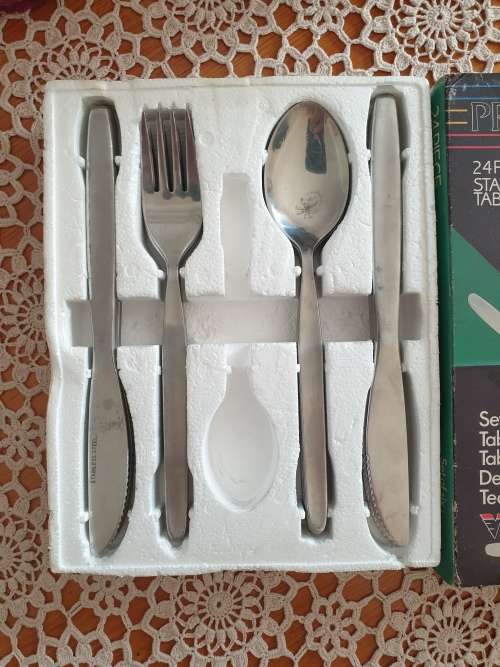 Kitchen Cutlery Box Set (no teaspoons)