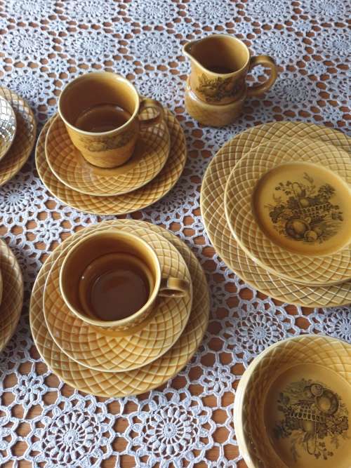 Vintage Wedgwood Tunstall set (21 Items)