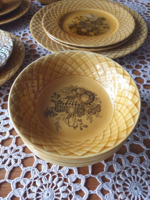 Vintage Wedgwood Tunstall set (21 Items)
