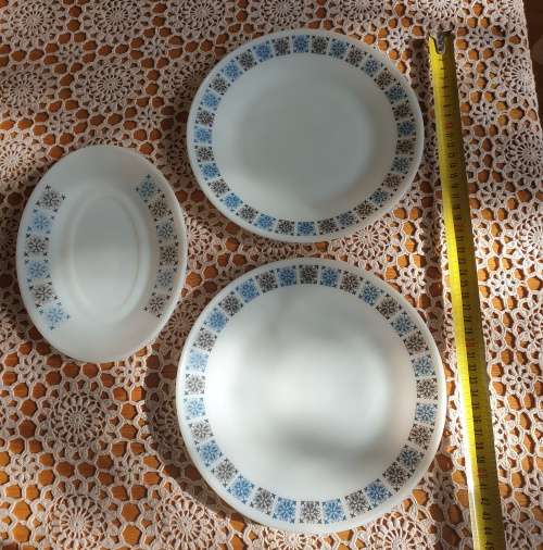 3 Vintage Plates and Side Plate for your Collection