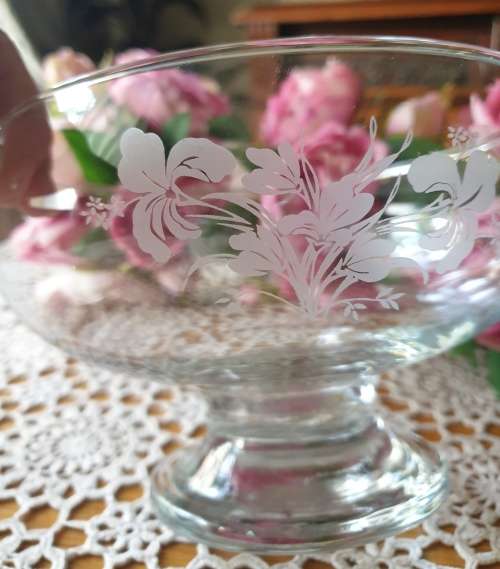 Fine Continental Footed Glass Bowl (17 cm)