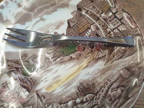 SELDOM SEEN FOR SALE    AMC Cutlery    set of 6 teaspoons and set of 6 cake forks