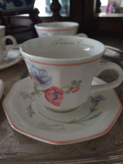4 VTG Churchill cups and Saucers