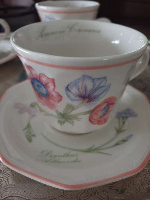 4 VTG Churchill cups and Saucers