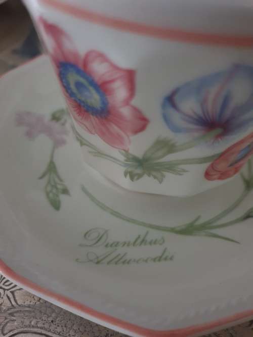 4 VTG Churchill cups and Saucers